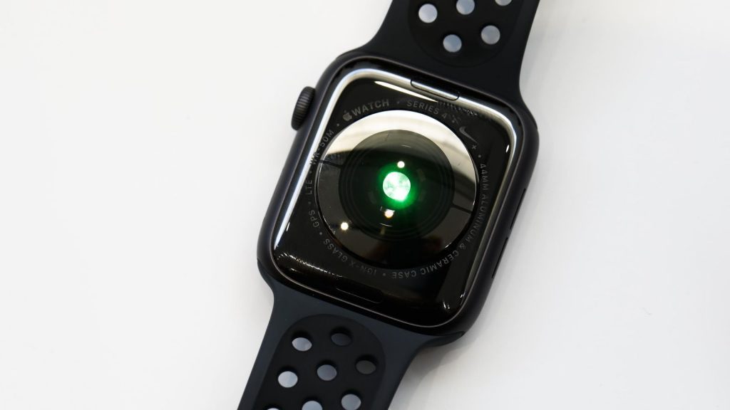 En çok merak edilen Apple Watch Series 4 saat